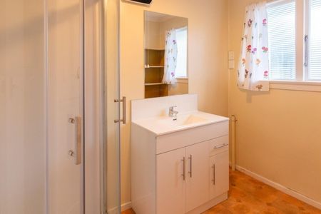 Tidy 2 Bedroom unit close to South City! - Photo 4