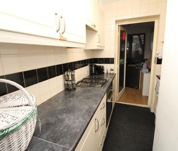 1 bedroom in a house share to rent - Photo 6