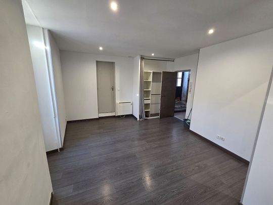 Appartement Nimes 1 pièce(s) 23.76 m2, - Photo 1