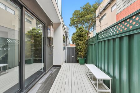 Stylish 2-Bedroom Townhouse Living in Central Oakleigh - Photo 2