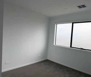 Brand New 4 bedroom townhouse - Photo 2