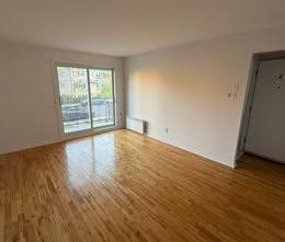 41/2 a Laval dispo Maintenant internet 1 stationnements, Thermopomp... - Photo 1