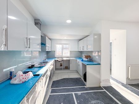 4 Bed Terraced House, Ripple Road, IG11 - Photo 4