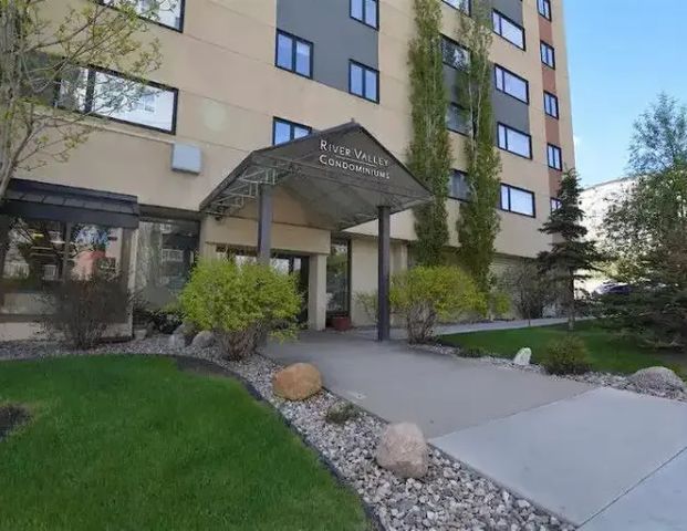 1 bedroom 1bath condo for rent in Downtown including all the utilities | 9710 105 St NW, Edmonton - Photo 1