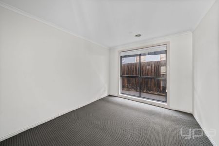 Spacious Family Living in the Perfect Location! - Photo 3