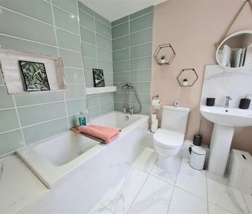 2 bedroom terraced house to rent - Photo 4