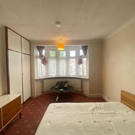 1 bedroom in a house share to rent - Photo 4