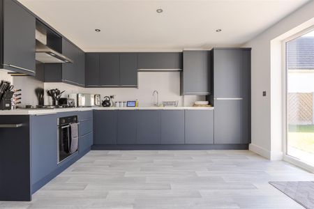 To Let 3 Bed House - Semi-Detached - Photo 3