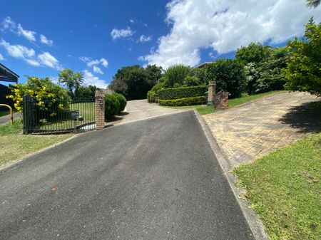 Nice private 4 bedroom home - Photo 2