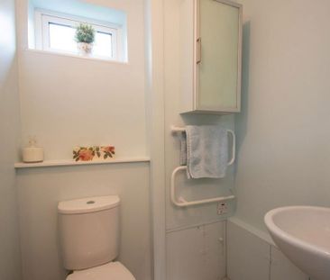 2 bedroom flat to rent - Photo 6