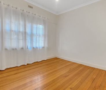 124 Christmas Street, Northcote VIC 3070 - House For Rent | Domain - Photo 3