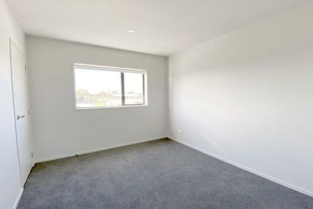 Charming 3BR Townhouse in Favona - Photo 4