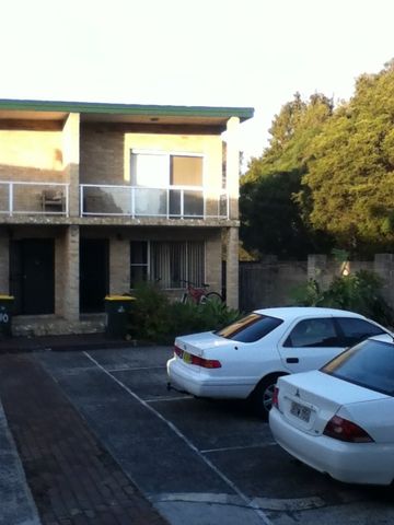 3-bedroom shared townhouse, College Place - Photo 3