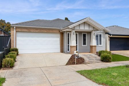 Charming Family Home in a Thriving Location - Photo 2