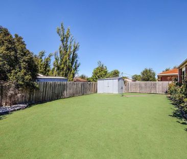 15 Fairhaven Crescent, Hoppers Crossing, VIC 3029 - Photo 1