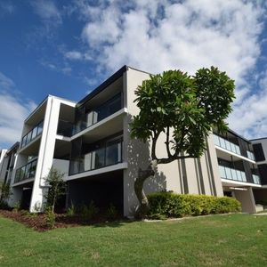APARTMENT AVAILABLE - BREAK LEASE - Photo 2