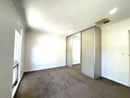 THREE BEDROOM HOME WITH MODERN UPGRADES - Photo 4