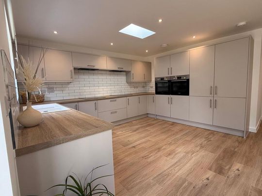 6 bedroom semi-detached house to rent - Photo 1