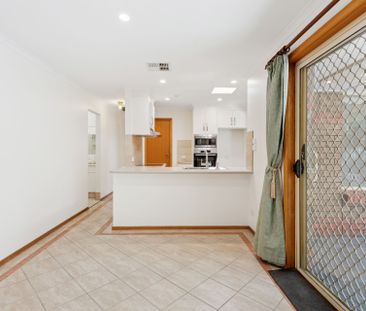 Outdoor entertainer or gardener's delight 2-bedroom property - Photo 6