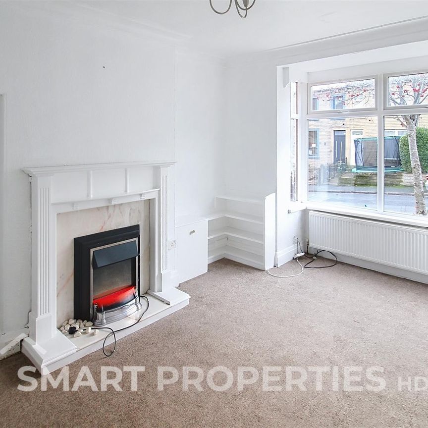 Lynndale Avenue, Huddersfield - Photo 1