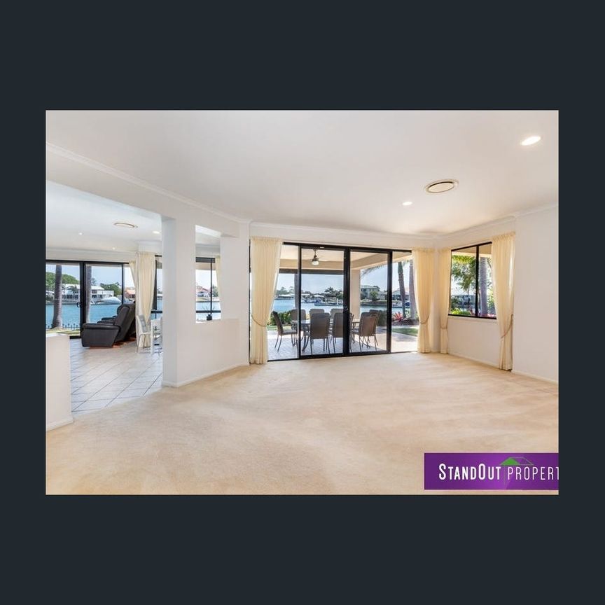 Lovely family home on the canal! - Photo 1