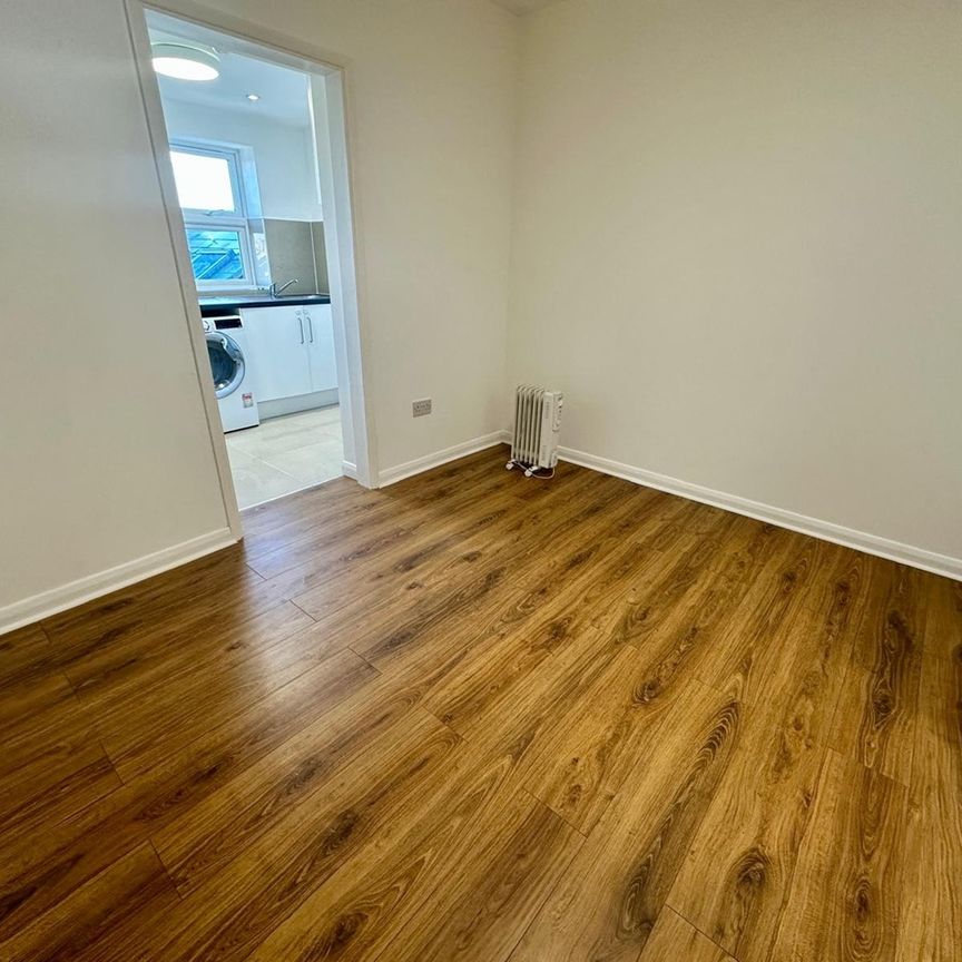 1 Bed Flat, Shepherds Bush, W12 - Photo 1