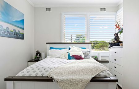 Charming & Spacious Family Home in the Heart of Lambton - Photo 5