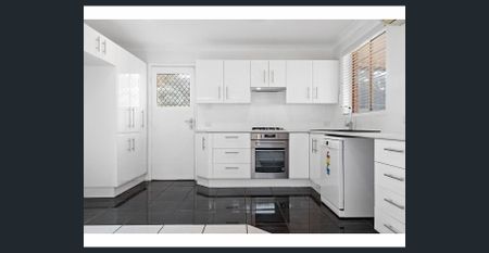 WELL PRESENTED LOW MAINTENANCE FAMILY HOME WITH GREAT YARD - Photo 2