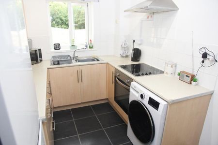 2 bedroom terraced house to rent - Photo 4