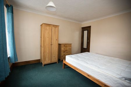 Student House on Stewart Road, Charminster - Photo 3