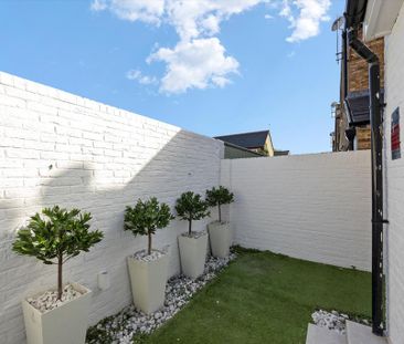 5 bedroom end of terrace house to rent - Photo 1