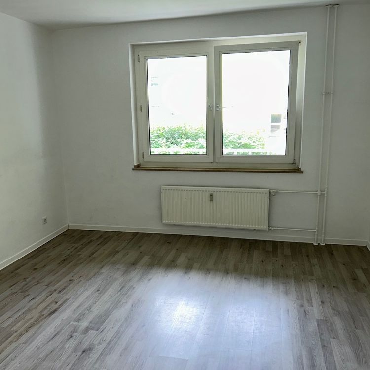 große 4 Zimmer Wohnung *in Sanierung* - Foto 1