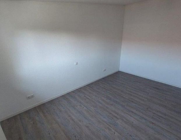 große 2 Raum Wohnung mit Dachterrasse und TG Stellplatz - Photo 1