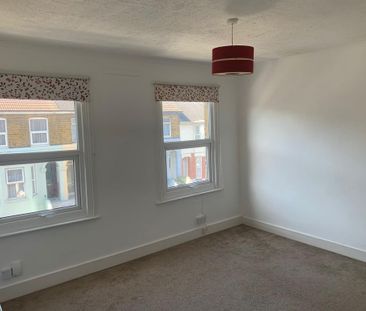 2 bedroom maisonette to rent - Photo 3