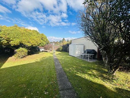 Spacious 3-Bedroom Home with Internal Garage in Quiet Cul-De-Sac - Pomare - Photo 5