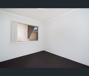4/143 High Street, Southport, Qld 4215 - Photo 2