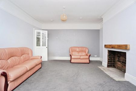 5 bedroom House To Let - Photo 5