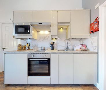 Apt 11, 40 Clarendon Road - Photo 4