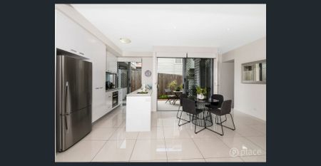 Location, Space, Style - Photo 5