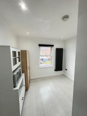 Room in a Shared House, Burlington Road, CR7 - Photo 1