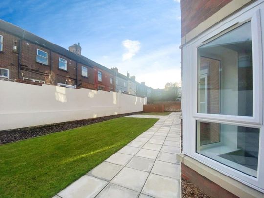 2 bedroom House To Let - Photo 1