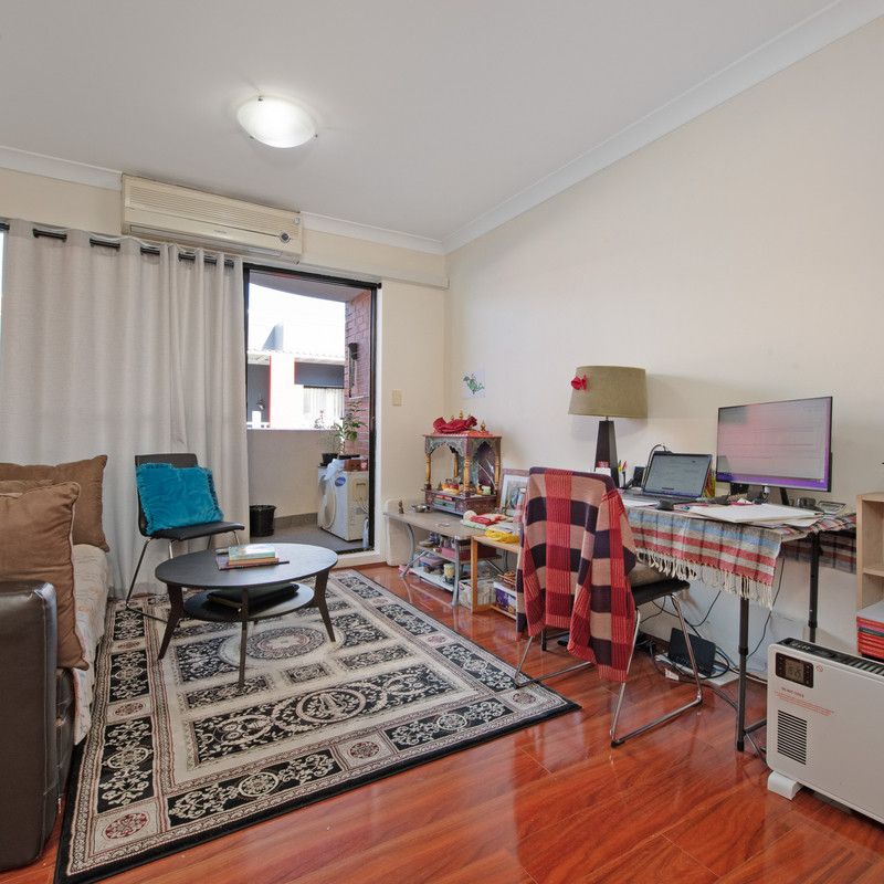 Spacious Two-Bedroom Apartment – Prime Blacktown Location! - Photo 1