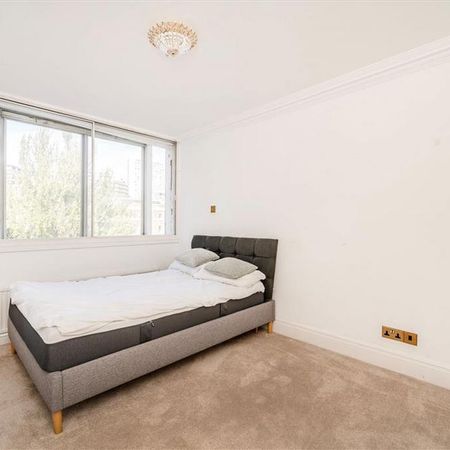 3 bedroom flat to rent - Photo 4