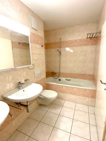 Moderne 2 1/2 Zimmer-Wohnung an zentraler Lage - Photo 4