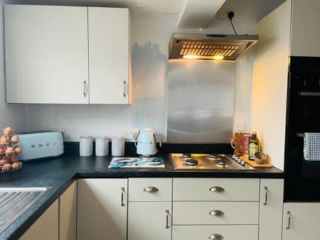 3 bedroom semi-detached house to rent - Photo 5