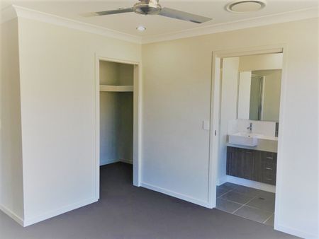 QUALITY FAMILY HOME SITUATED IN LOVELY ESTATE IN BUCASIA - Photo 3