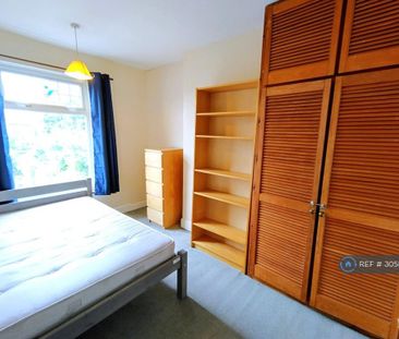 3 bedroom semi-detached house to rent - Photo 5