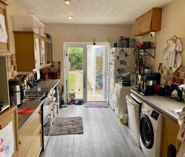3 bedroom semi-detached house to rent - Photo 2