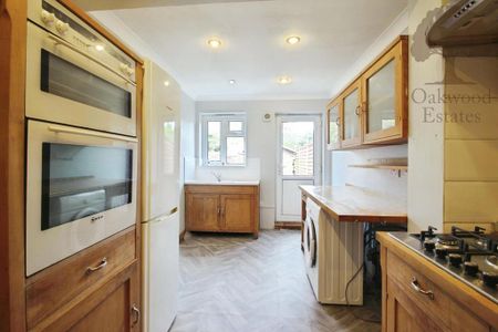 3 bedroom semi-detached house to rent - Photo 2