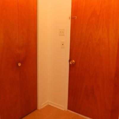 Très beau 4 1/2, triplex, libre 1er mai, des Ormeaux et Sherbrooke - Photo 4